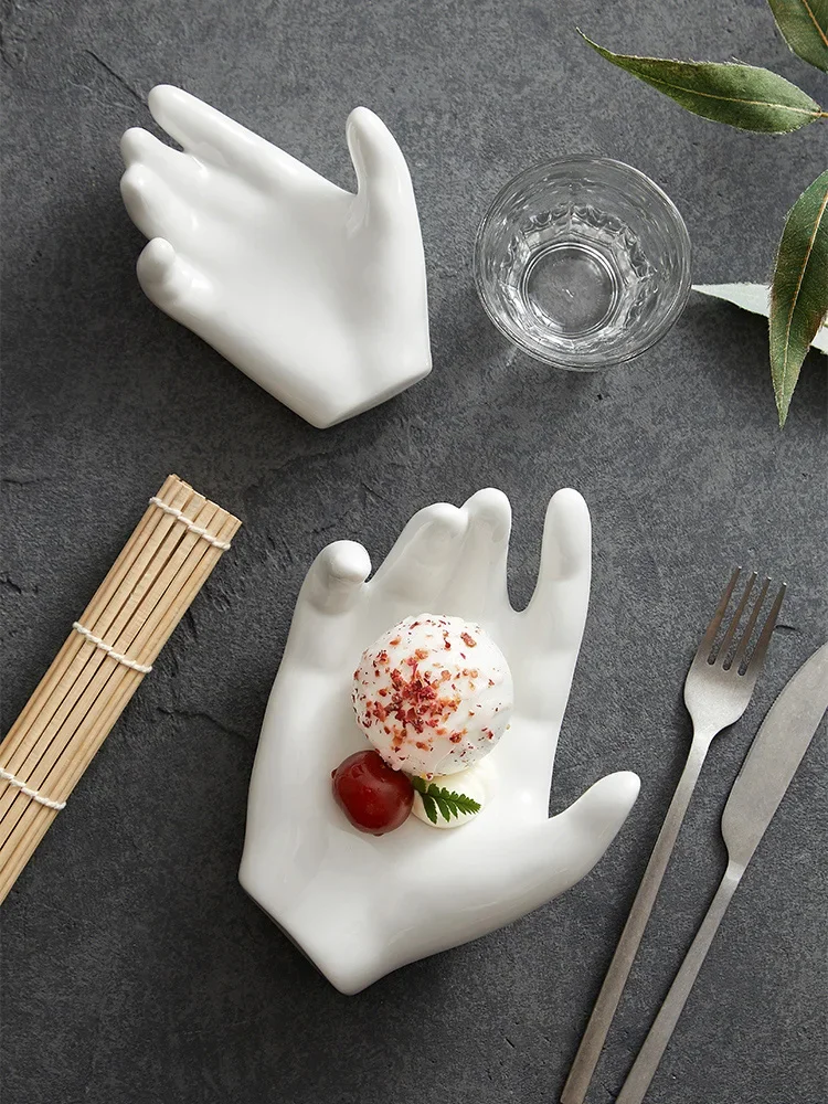 Platos chinos creativos de forma especial para Hotel, platos de cerámica blancos en forma de mano, vajilla de postre de restaurante de alta gama especial para Club
